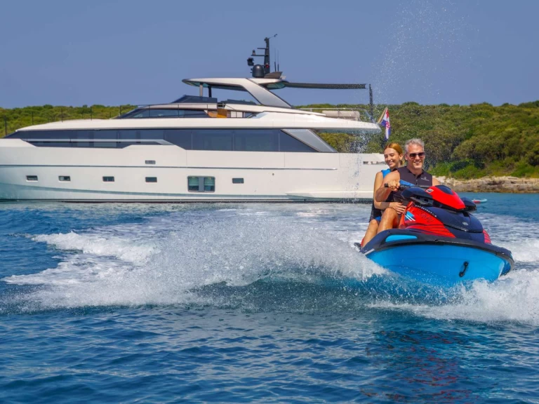 Luxury Yacht to hire Seget Donji at the best price