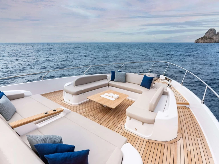 Hire Luxury Yacht with or without skipper Ferretti Brindisi
