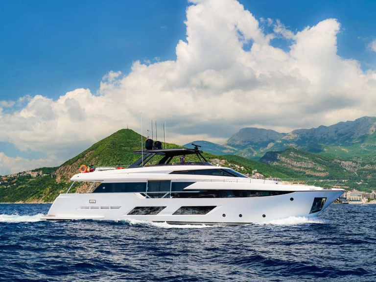 Luxury Yacht to hire Herceg Novi at the best price