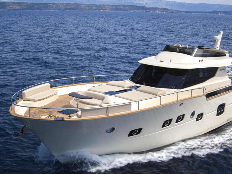 Hire Luxury Yacht with or without skipper  Split