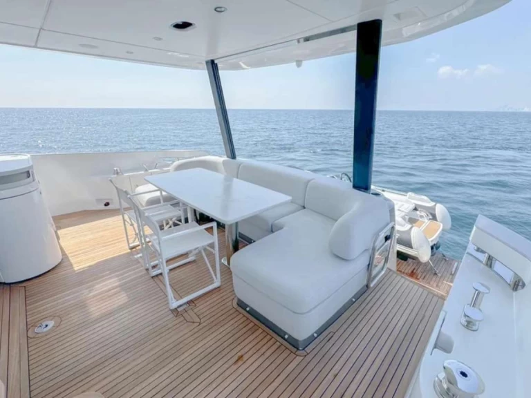 Luxury Yacht to hire Miami Beach at the best price