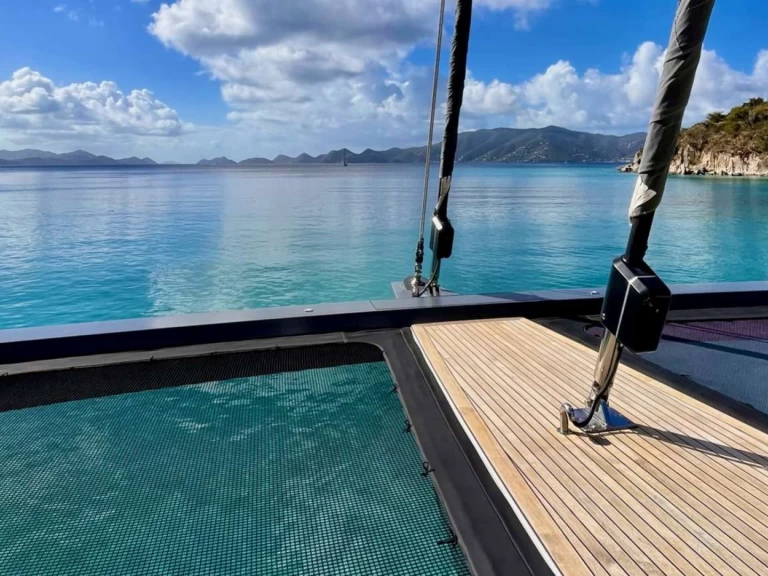 Hire Luxury Yacht Sunreef with a boat licence