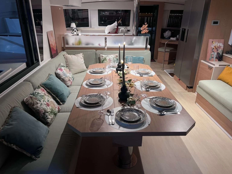 Hire Luxury Yacht Bali with a boat licence