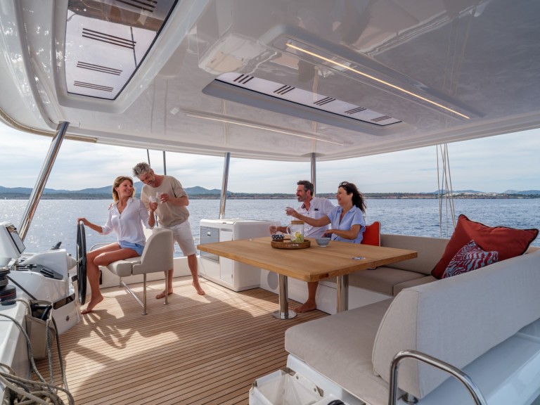 Hire Catamaran Lagoon with a boat licence