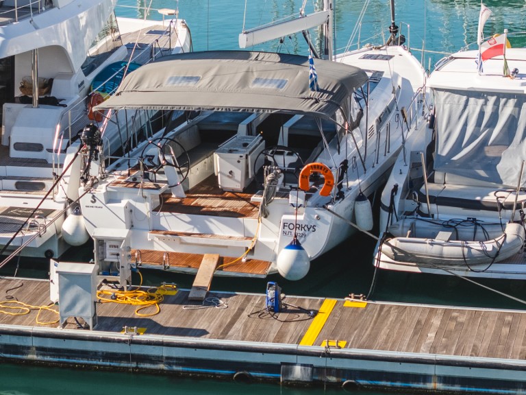 Sailboat to hire Lefkáda at the best price