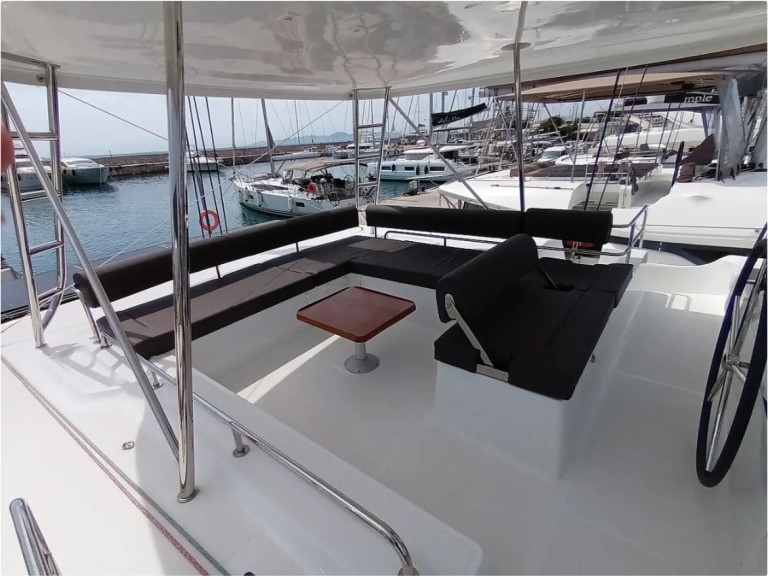 Hire a Lagoon Lagoon 51 Pálairos