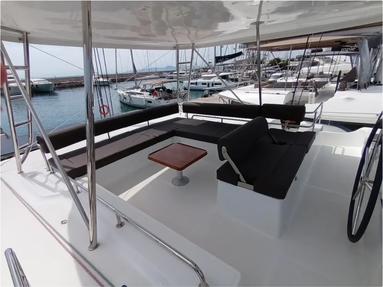 Hire a Lagoon Lagoon 51 Pálairos