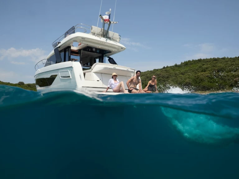 Luxury Yacht to hire Kaštela at the best price