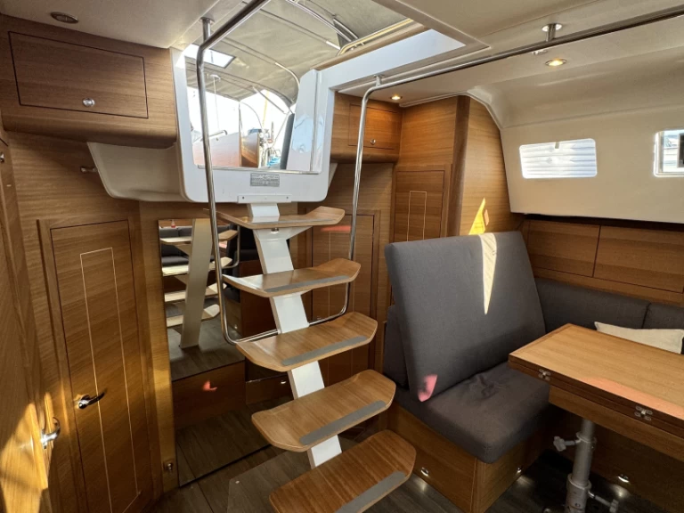 Hire Sailboat Elan with a boat licence