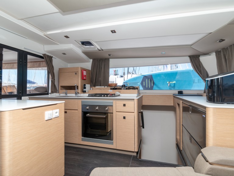 Hire Catamaran Fountaine Pajot with a boat licence