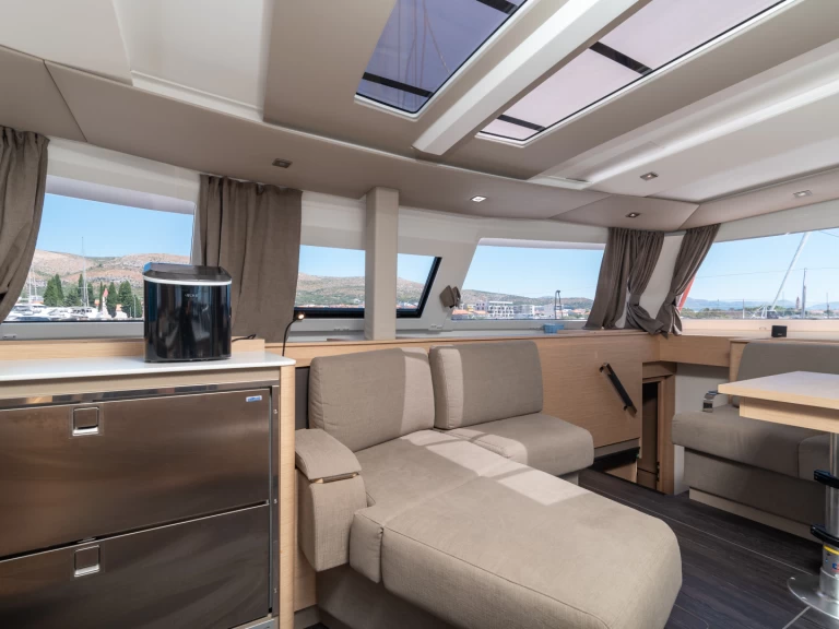 Catamaran to hire Seget Donji at the best price