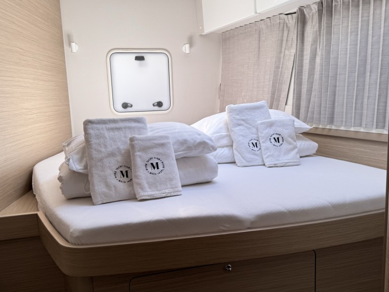 Catamaran hire in Trogir - Lagoon Lagoon 42