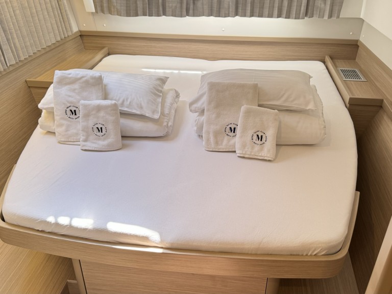 Charter a Lagoon Lagoon 42 in Trogir on Samboat