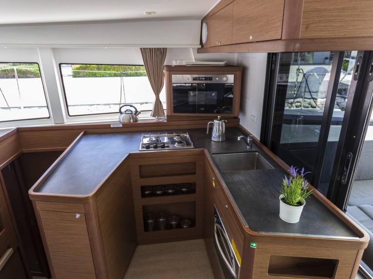 Hire Catamaran Lagoon with a boat licence