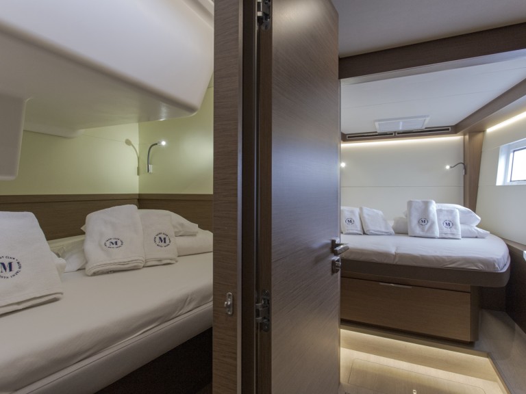 Hire Catamaran Lagoon with a boat licence