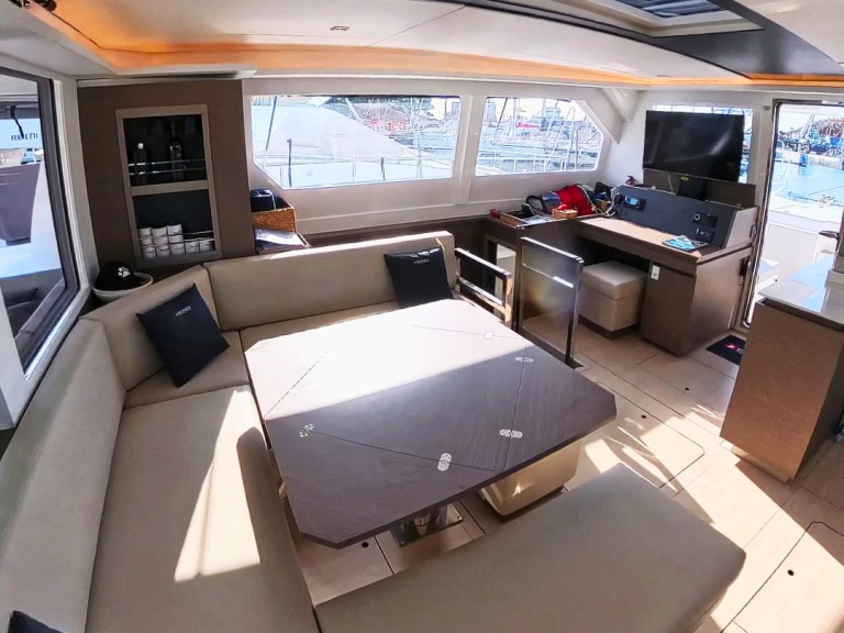 Hire a Leopard Catamarans / Robertson & Caine Leopard 50 - 5 + 1 cab Sukošan