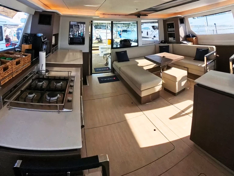 Charter a Leopard Catamarans / Robertson & Caine Leopard 50 - 5 + 1 cab in Sukošan on Samboat