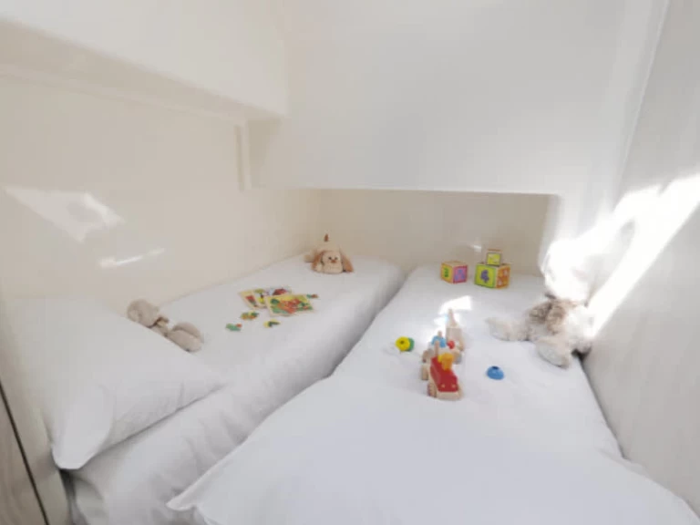 Charter a Le Boat Horizon 2 in Homps on Samboat