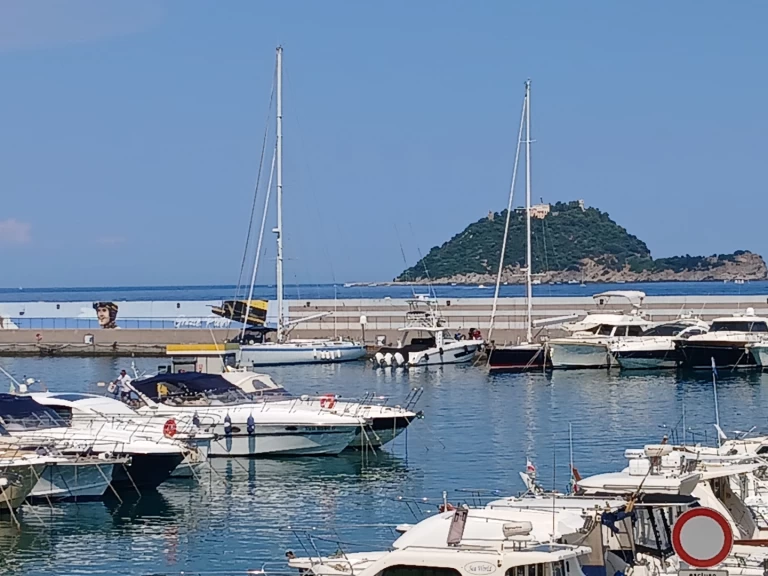 Hire Motorboat Cantieri Estensi with a boat licence