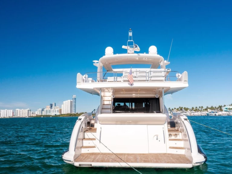 Hire a Azimut Azimut 70 Miami Beach