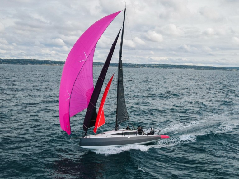 Sailboat to hire La Trinité-sur-Mer at the best price