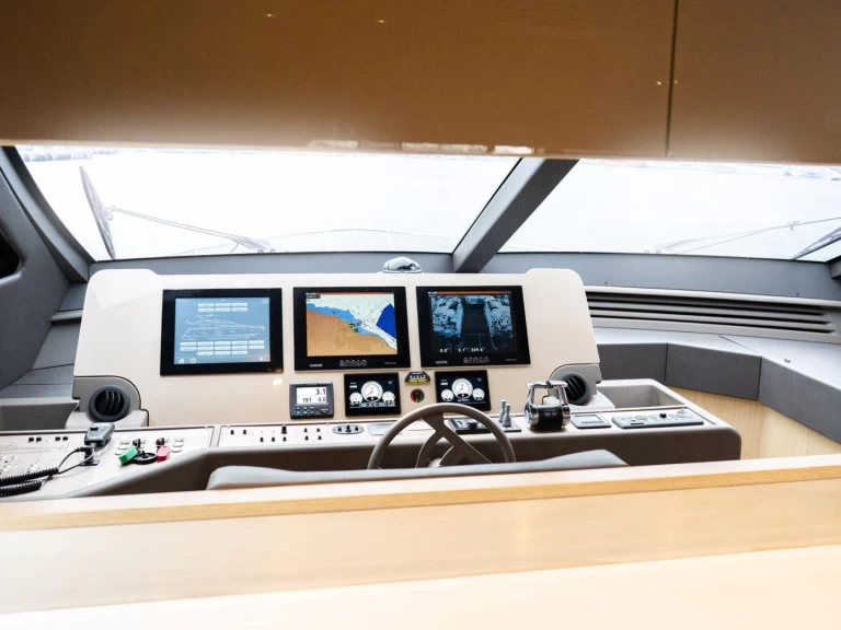 Charter a Ferretti 78 in Miami Beach on Samboat