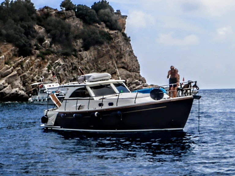 Charter a Cantieri Estensi Gold star 360 C in Alassio on Samboat