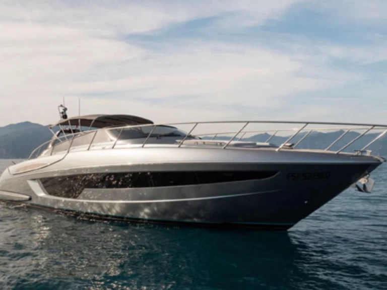 Hire Motorboat Riva with a boat licence