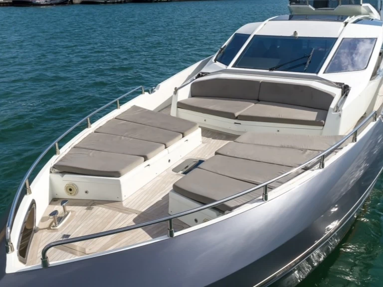 Luxury Yacht hire in Miami Beach - Numarine 80