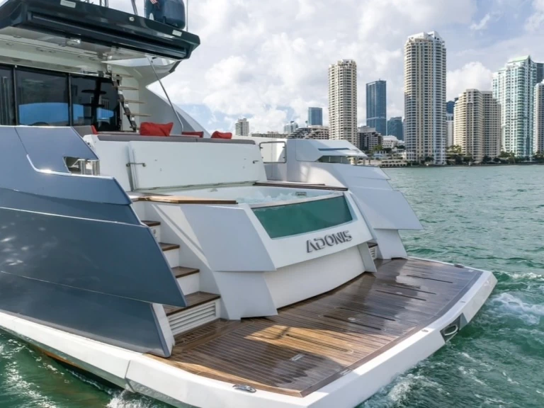 Charter a Numarine 80 in Miami Beach on Samboat