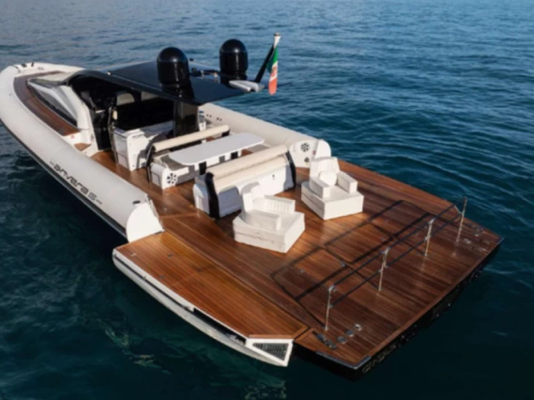 Hire Motorboat Anvera with a boat licence