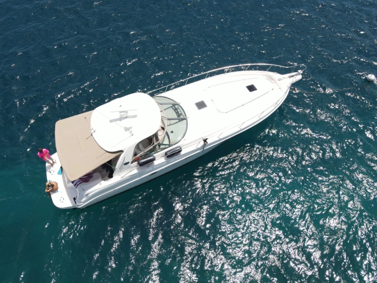 Luxury Yacht to hire Saint Thomas Harbor at the best price