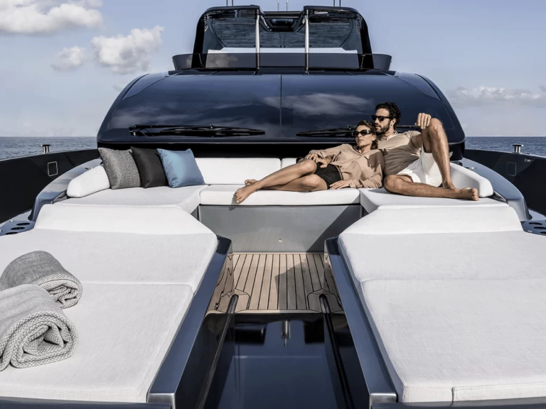 Luxury Yacht to hire Dubai Marina at the best price