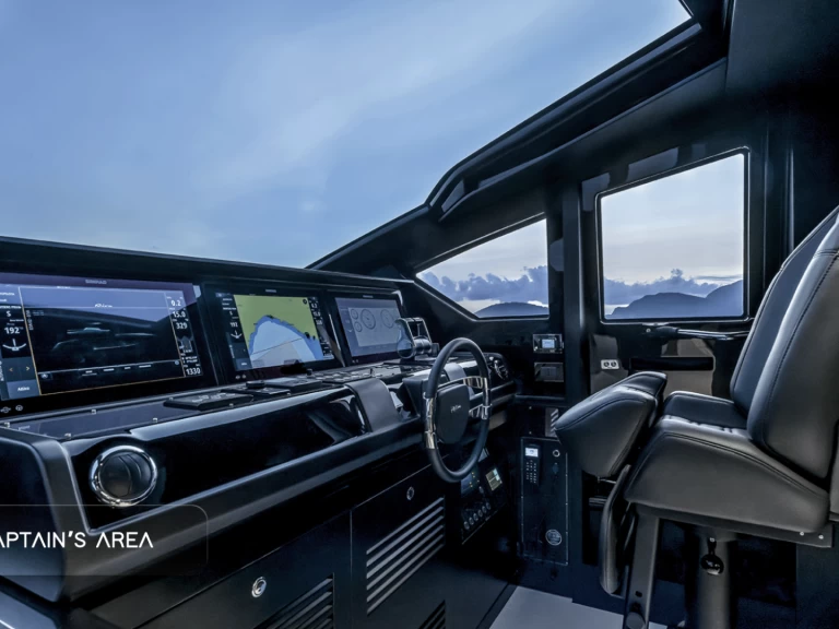 Hire a Riva Diva 82ft Dubai Marina