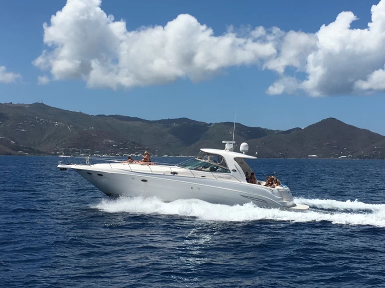 Charter a Sea Ray Sea Ray 525 Sundancer in Tortola on Samboat