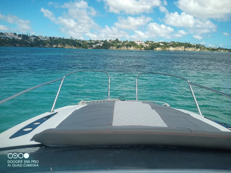Yacht charter Le Gosier - Karnic 22 sr on SamBoat