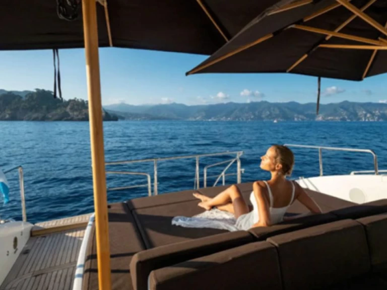 Hire Luxury Yacht Mangusta with a boat licence