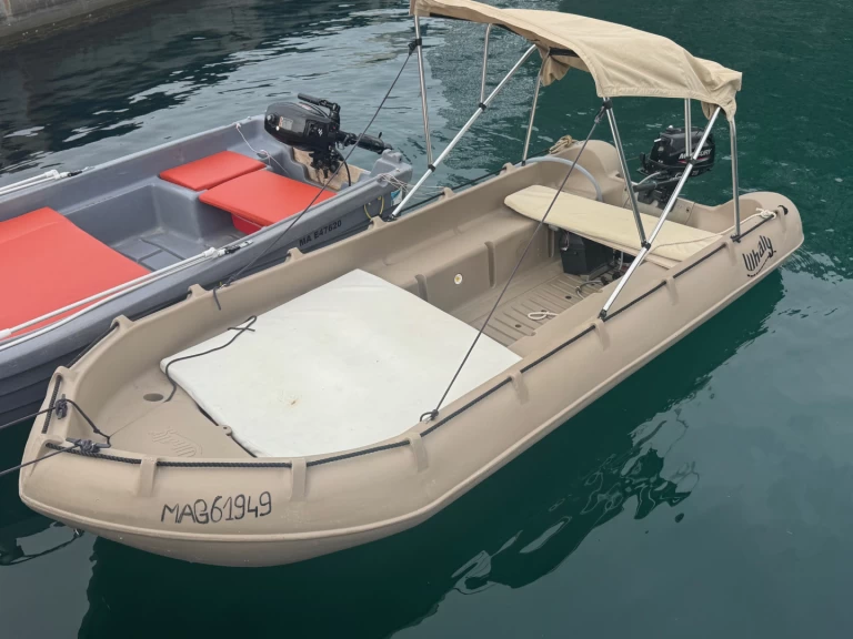 Hire a Whaly whaly 435 Marseille