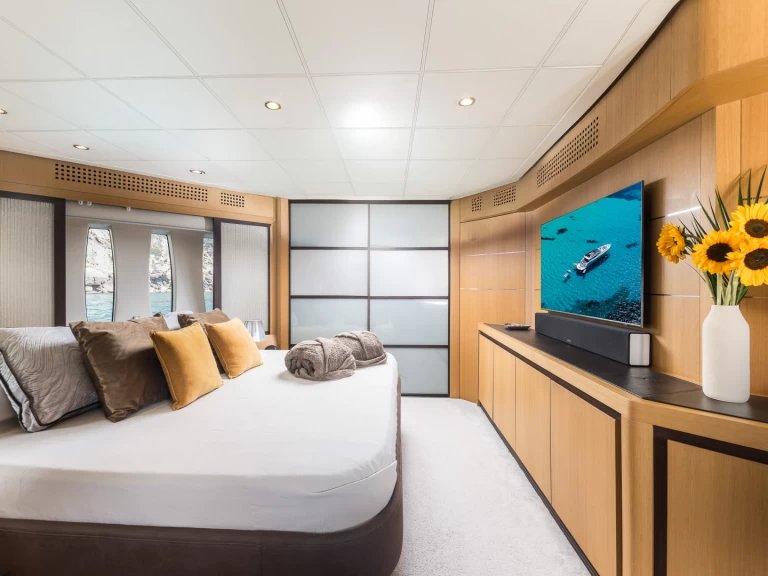 Yacht charter Ibiza Town - Pershing Pershing 90 on SamBoat