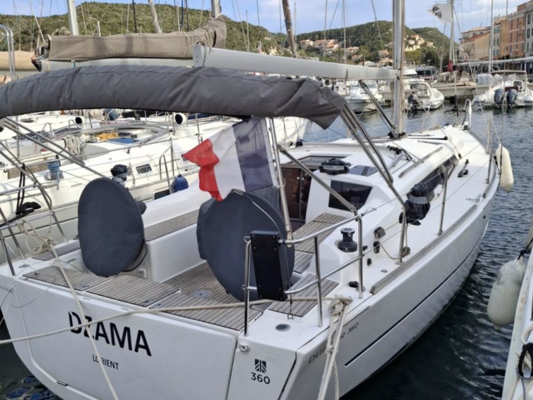 Sailboat to hire Ajaccio at the best price