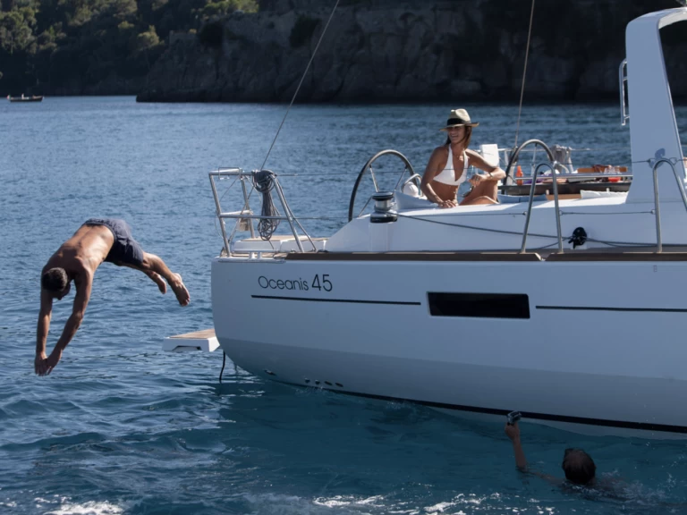 Hire a Bénéteau Oceanis 45 Ajaccio