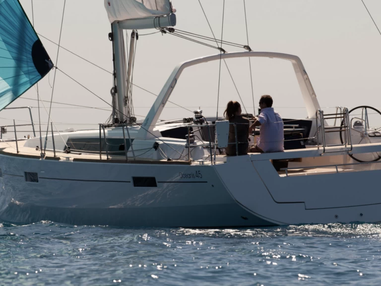 Sailboat hire in Ajaccio - Bénéteau Oceanis 45