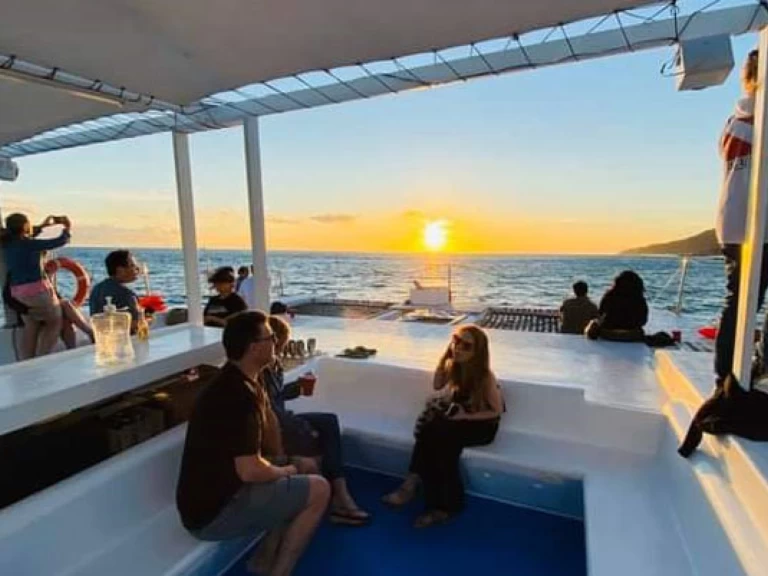 Hire Luxury Yacht Custom Made with a boat licence