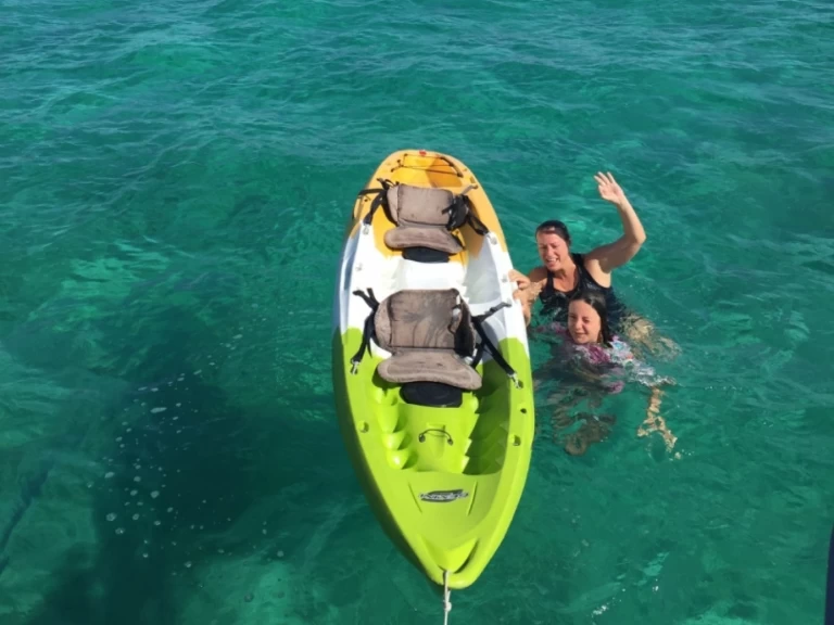 Hire Catamaran Leopard with a boat licence