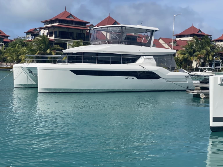 Charter a Leopard Leopard 53 Powercat in Eden Island on Samboat