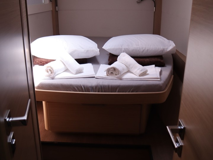 Hire Catamaran Lagoon with a boat licence