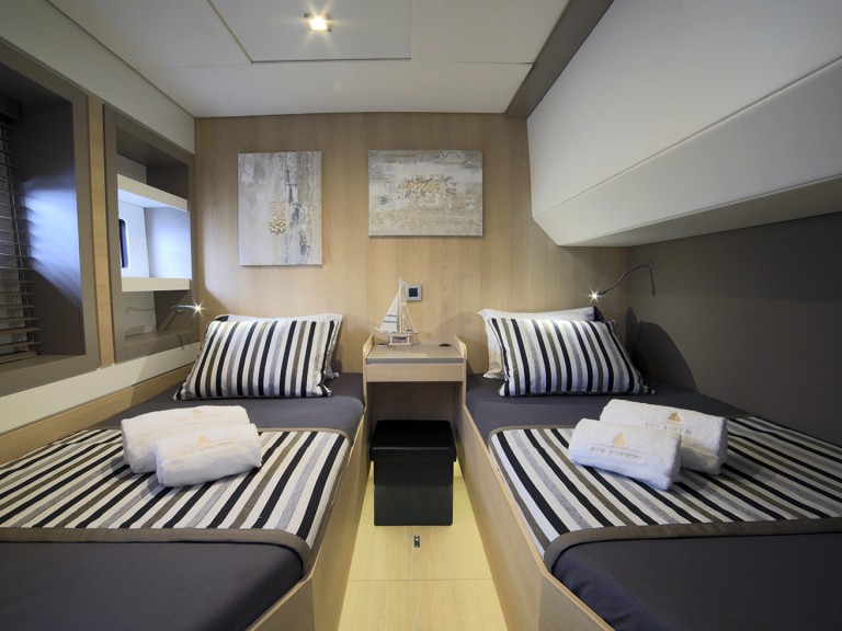 Charter a Bali Bali 5.4 in Tourlos on Samboat