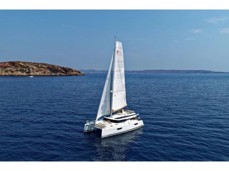 Catamaran to hire Lávrio at the best price