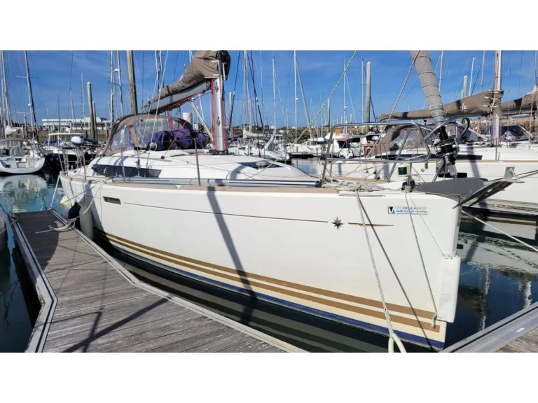 Sailboat hire in Saint-Quay-Portrieux - Jeanneau Sun odyssey 379 performance