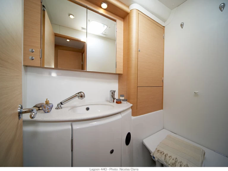 Hire a Lagoon Lagoon 440 Préveza